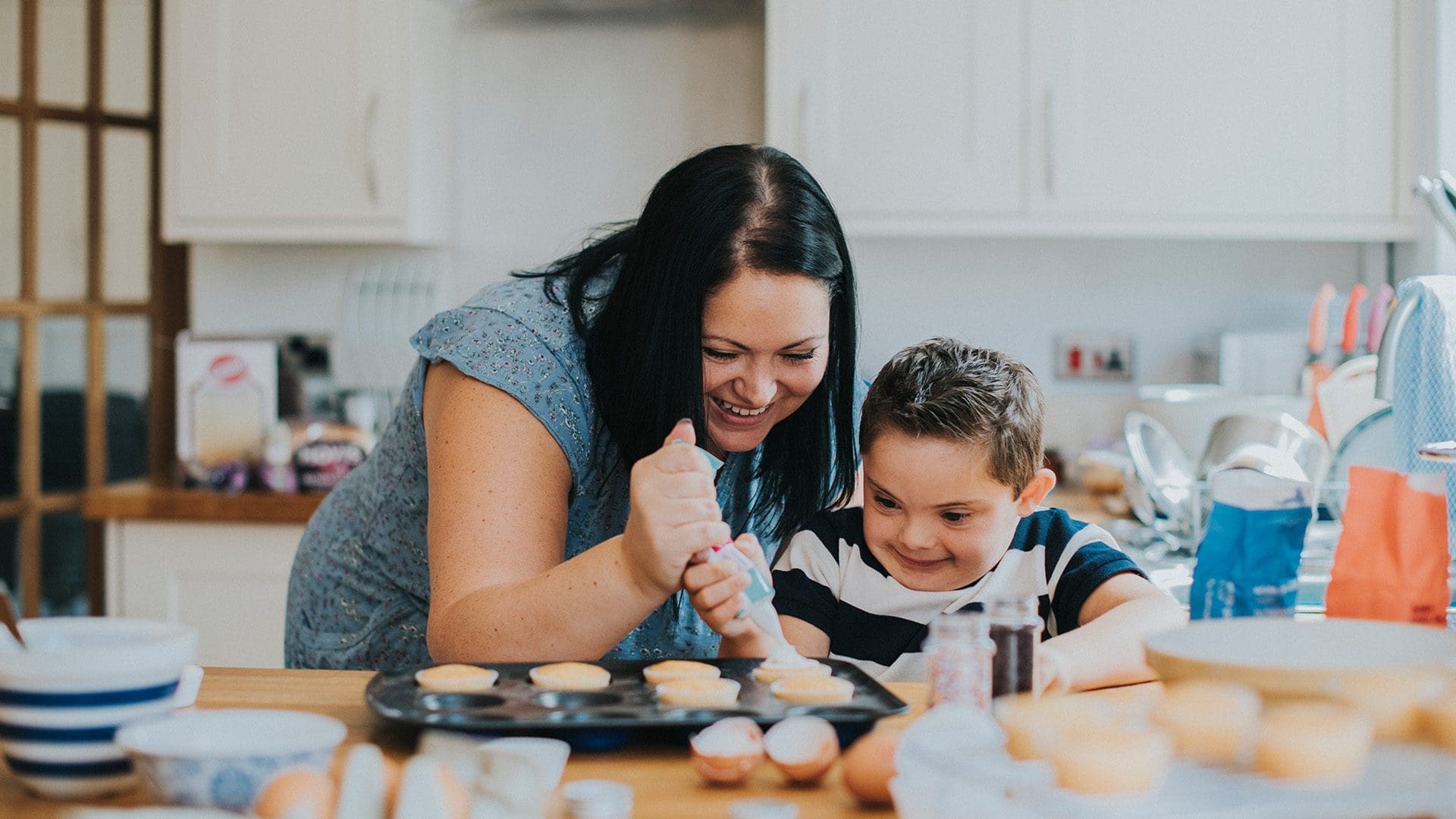 CN_Baking with child_1920x1080